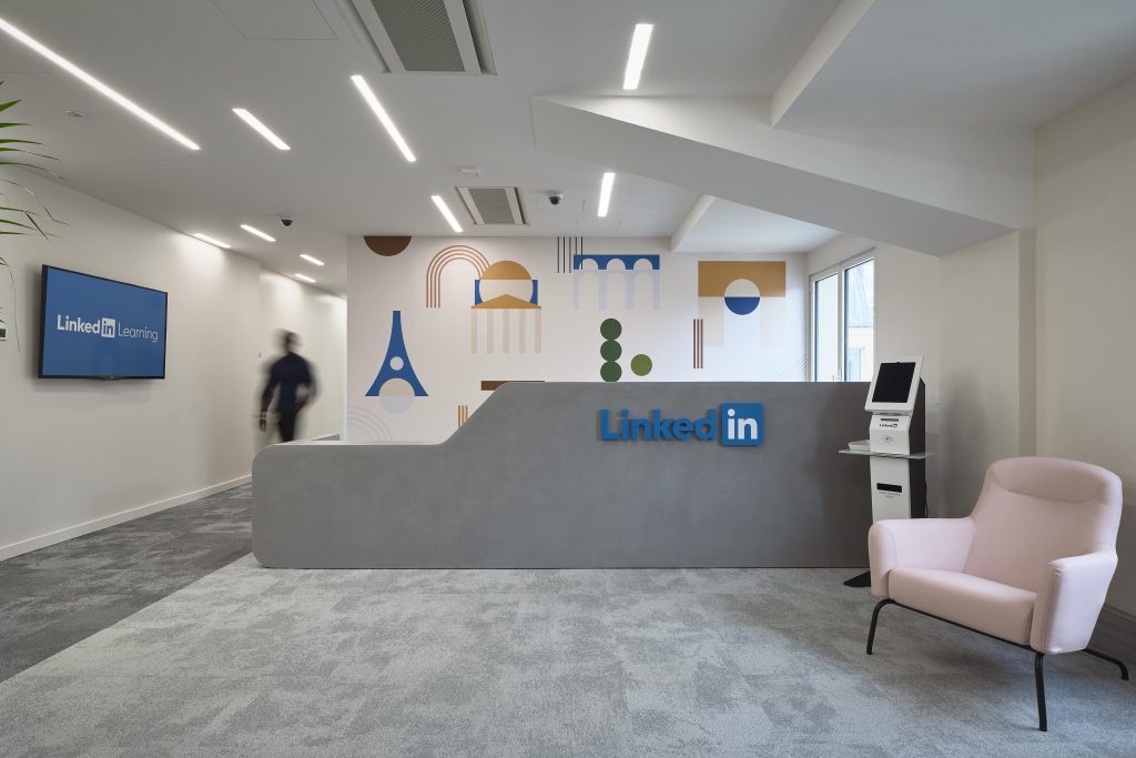 LinkedIn-Level6-Paris-RBA-HJ Lyons-Epaillard Machado-01 large-min