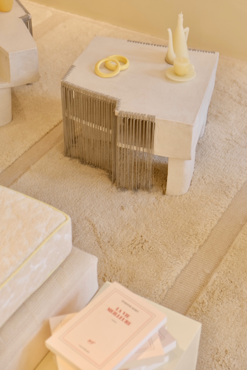 decoración de dormitorio, mezcla de materiales, color beige