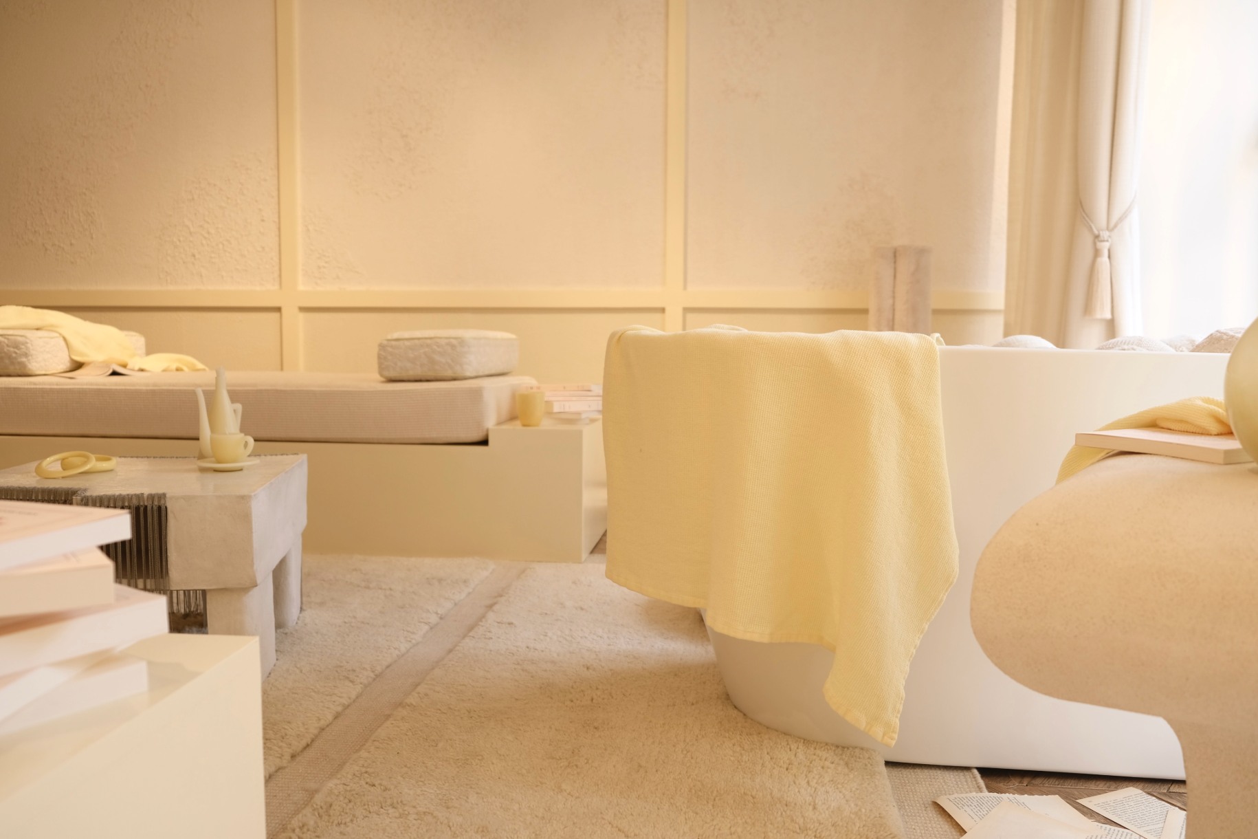 salón, tono beige con moqueta de terciopelo