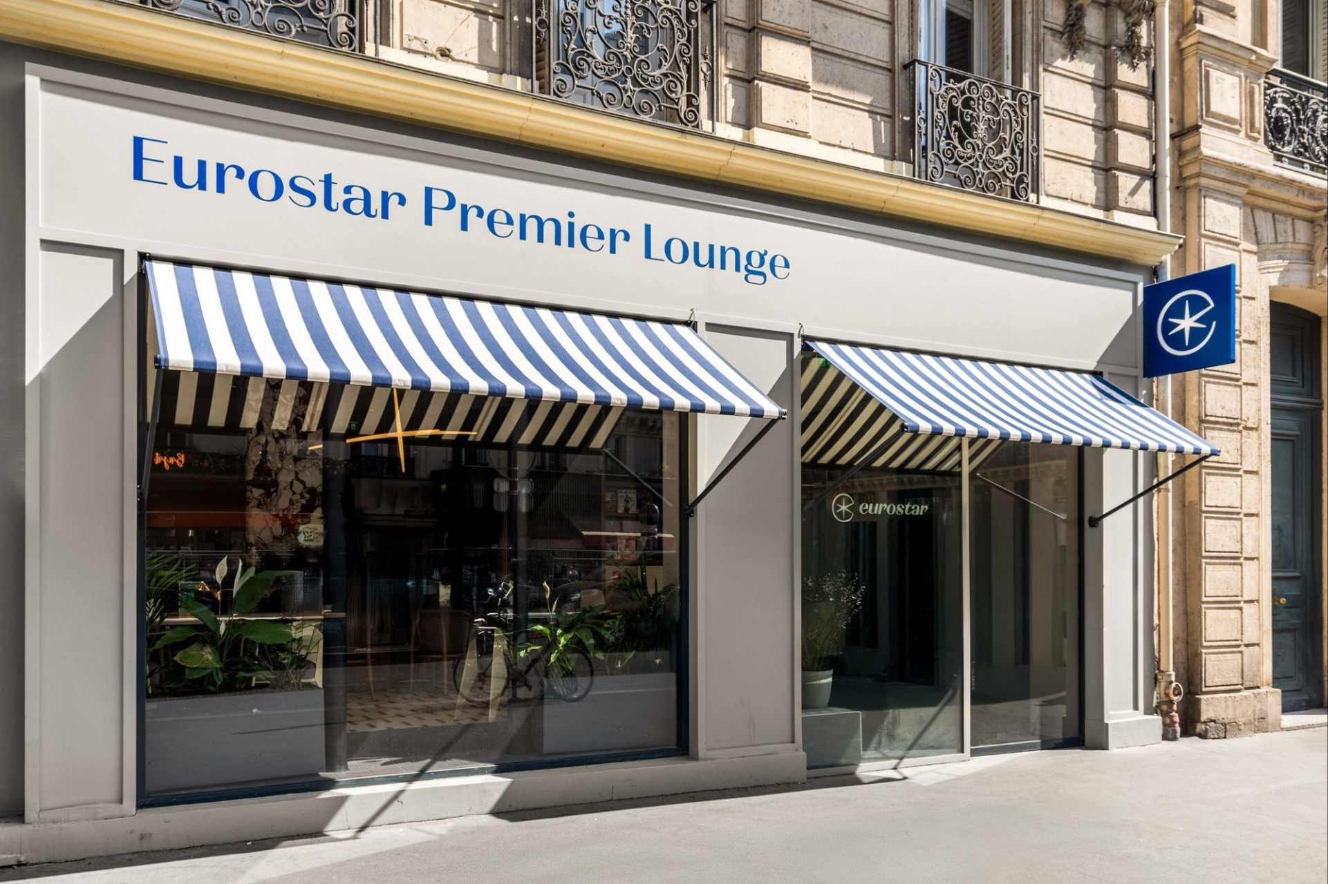 Escaparate y letrero